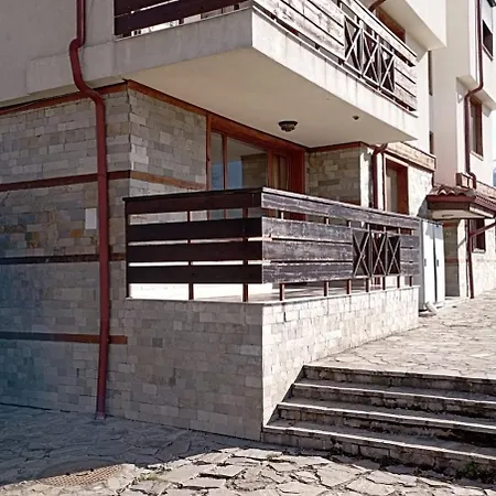 Bliss - Peaceful With Balcony Views Apartment *