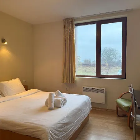 Apartman Bliss - Peaceful With Balcony Views *
