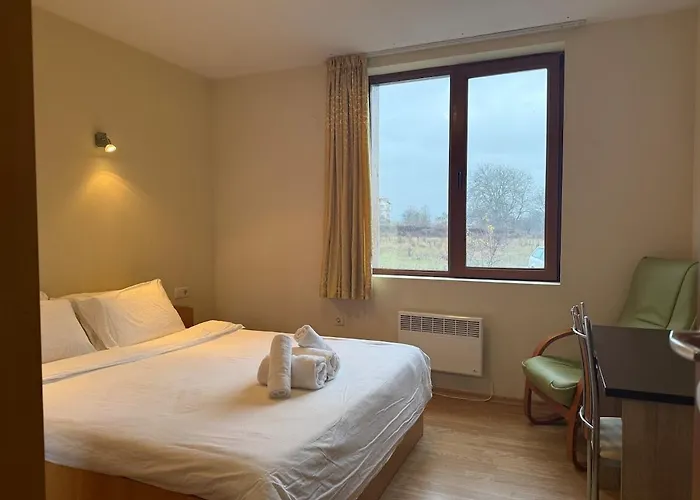 Lägenhet Bliss - Peaceful With Balcony Views *